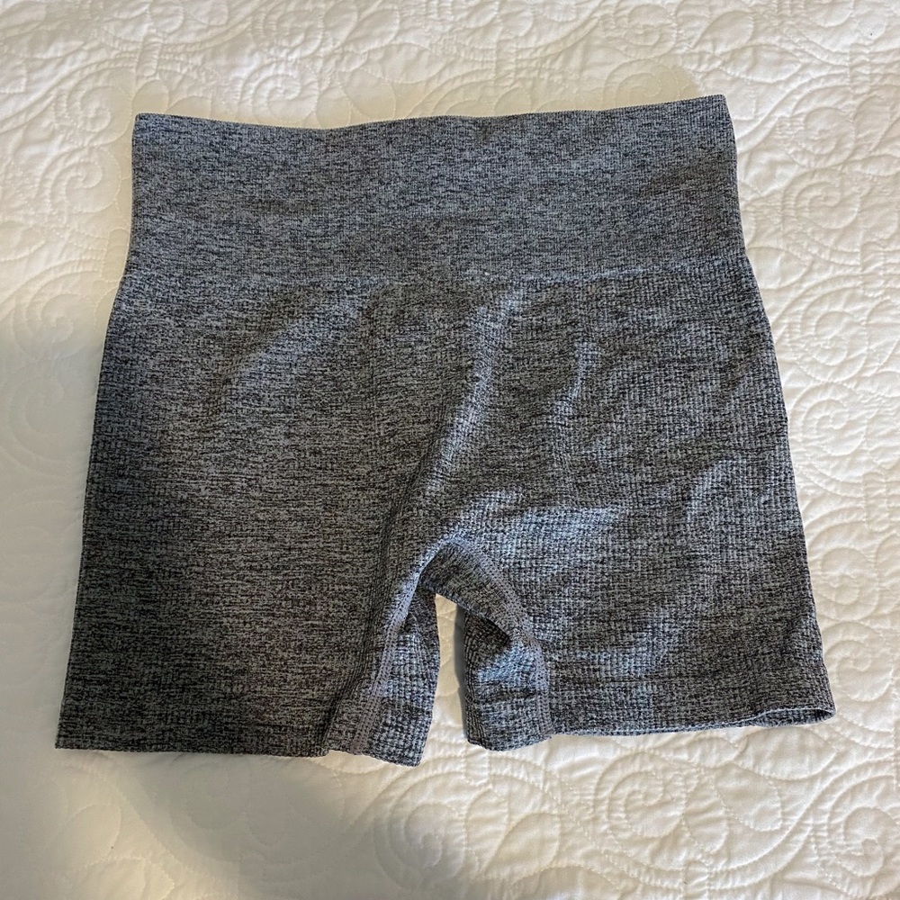 NWOT Grey biker shorts